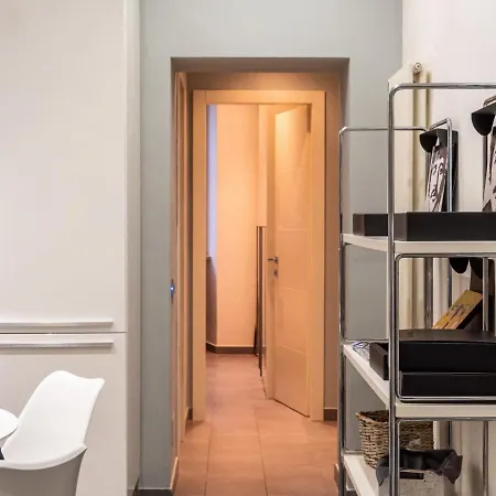 The Rent - One-bedroom In Cenisio District Apartment *