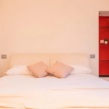The Rent - One-bedroom In Cenisio District Apartment
