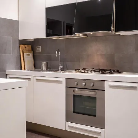 The Rent - One-bedroom In Cenisio District * Milán