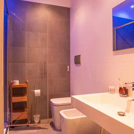 The Rent - One-bedroom In Cenisio District Apartment Milan